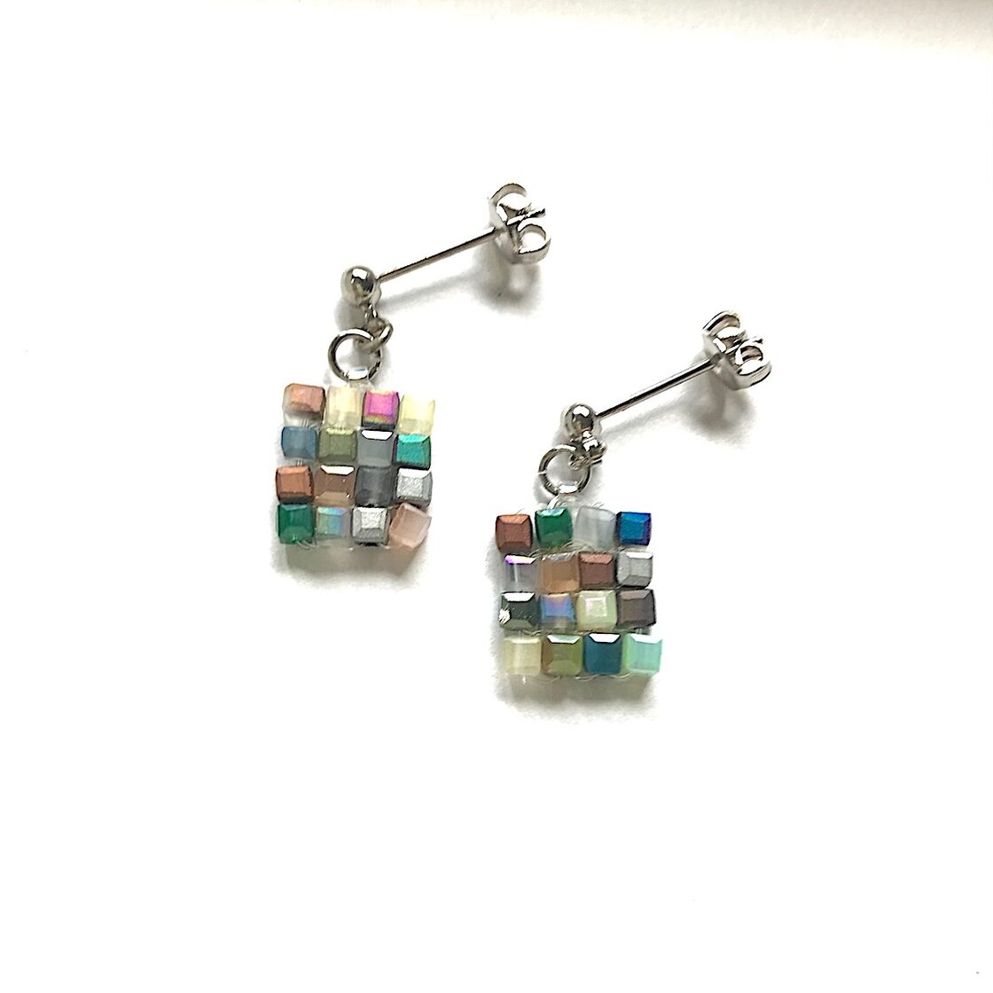 モザイク画みたいなガラスキューブピアス&イヤリング：ブラウン 