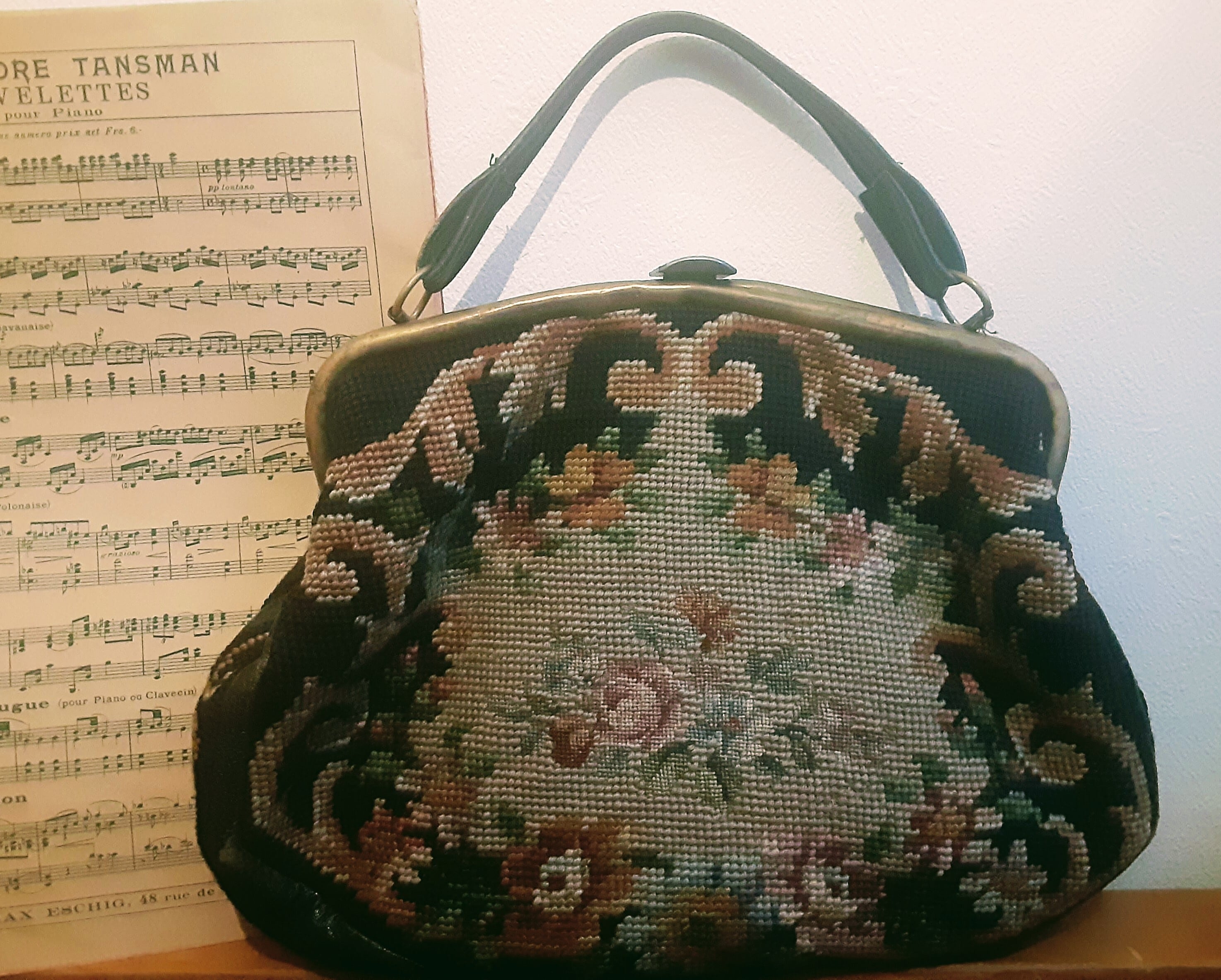 チェコのアンティークプチポワン刺繍バッグ