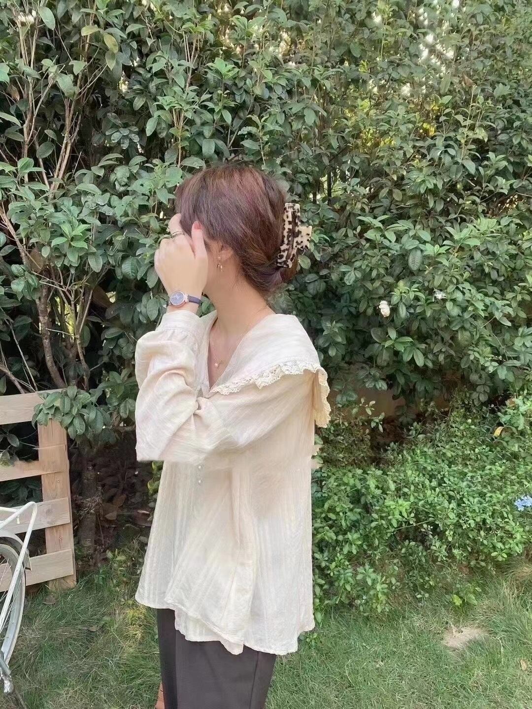 ビッグカラー　フリルブラウス　AJ2205-D18