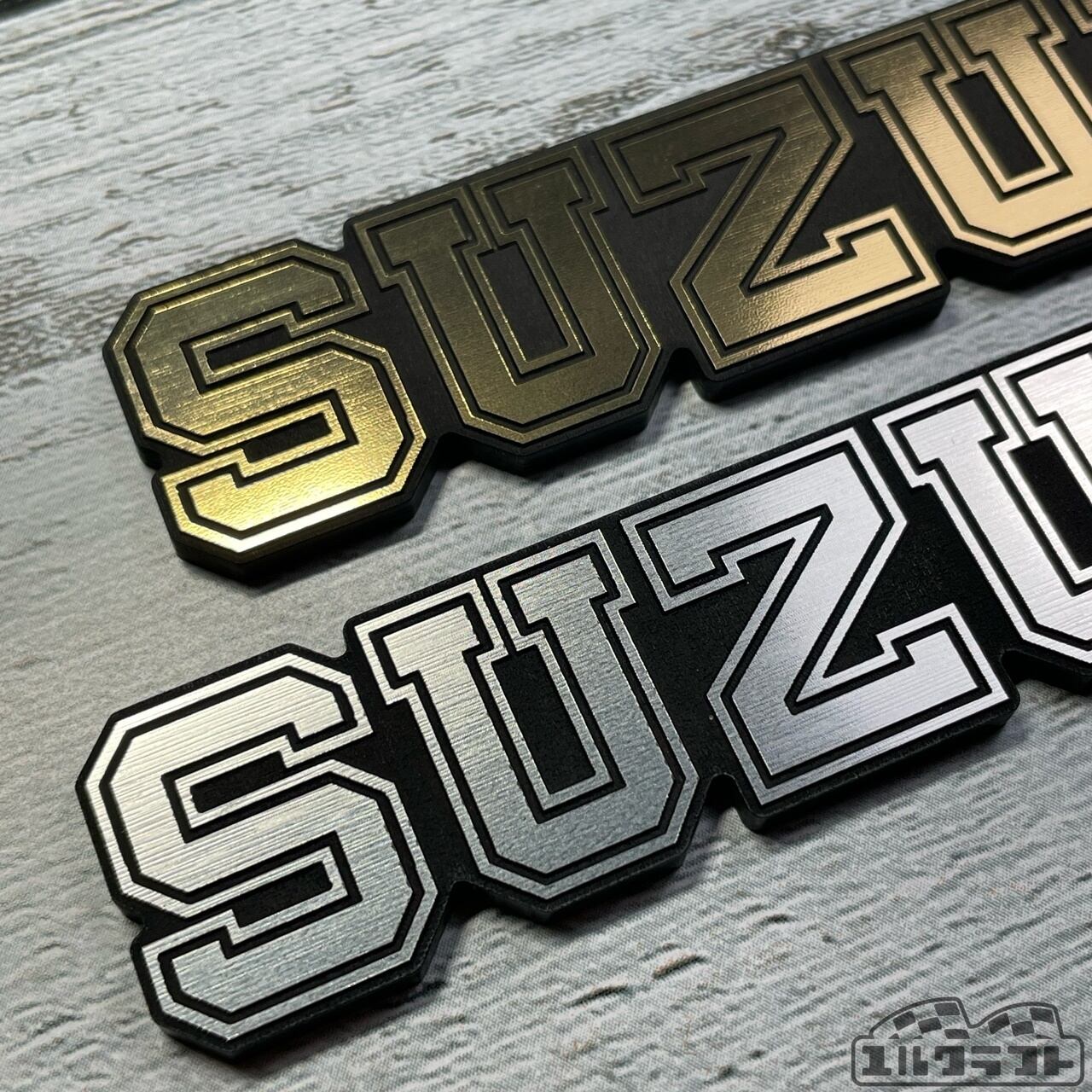 スズキカレッジロゴエンブレム（中）