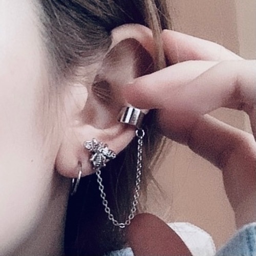 ミツバチのチェーンピアス 病みかわいい ゴシック メンヘラ 量産型 イヤリング イヤーカフ メンズ シルバー 樹脂 アレルギー ブランド 病みかわ プレゼント 14g ターコイズ 赤 Kuro Kawae ミツバチのチェーンピアス 病みかわいい ゴシック メンヘラ 量産型 イヤリング イヤーカフ メンズ シルバー 樹脂 アレルギー ブランド 病みかわ プレゼント 14g ターコイズ 赤 Kuro Kawae