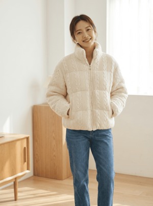 レディース ジャケット ニット アウター 上着 羽織 前開き 長袖 スタンドカラー オーバーサイズ  フェミニン ファスナー ポケット 厚手 ケーブルニット かわいい 大人可愛い きれいめ シンプル カジュアル 上品 おしゃれ こなれ感 ガーリー エレガント 抜け感 ラブリー キュート ベーシック 無地 秋 冬 10代 20代 通勤 学生 学校 通学 デート お出かけ お泊まり 女子会 休日 高原 ガーデン ショッピング カフェ 暖かい 防寒 普段使い 着回し モテ 清楚 定番 ゆったり 白 ホワイト