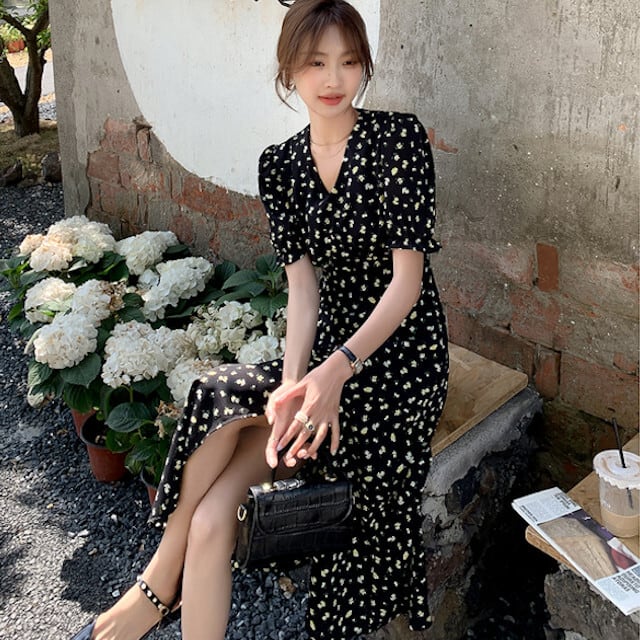 ワンピース レディース ドレス スリット Vネック パフスリーブ シフォン ボリューム袖 セクシー 小花柄 可愛い おしゃれ フェミニン デート お出かけ 春夏 旅行 ブラック S/M/L