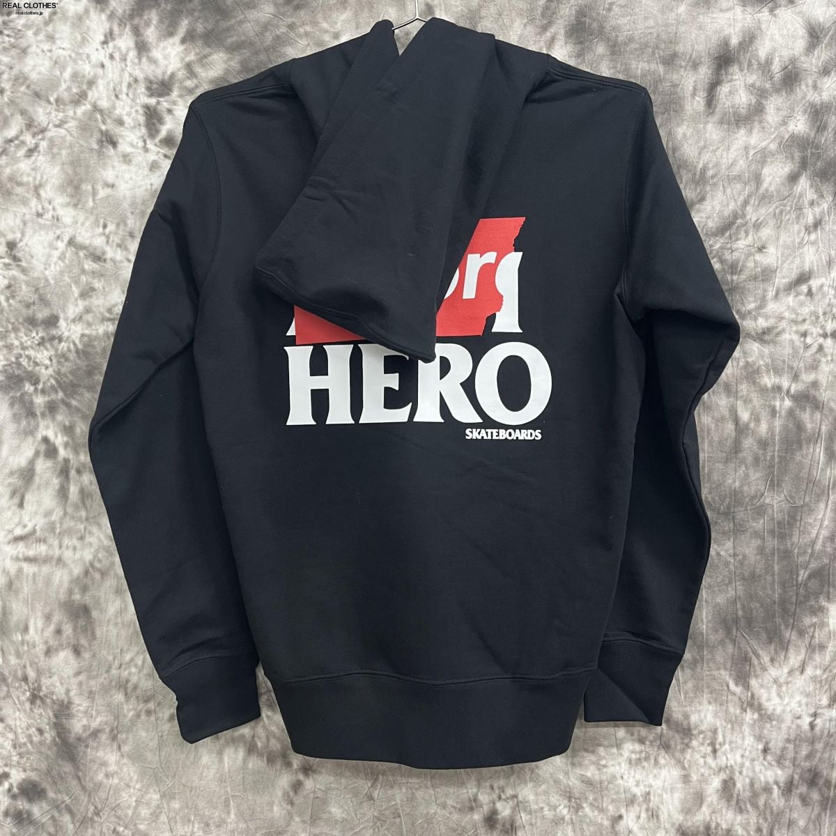 SUPREME×ANTI HERO コラボスウェット