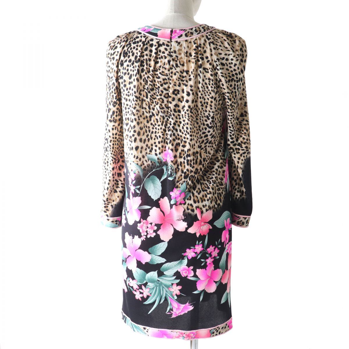 【美品】レオナール ロングワンピース Aライン 花柄 美品 レオナール ロングワンピース 花柄 Aライン M相当