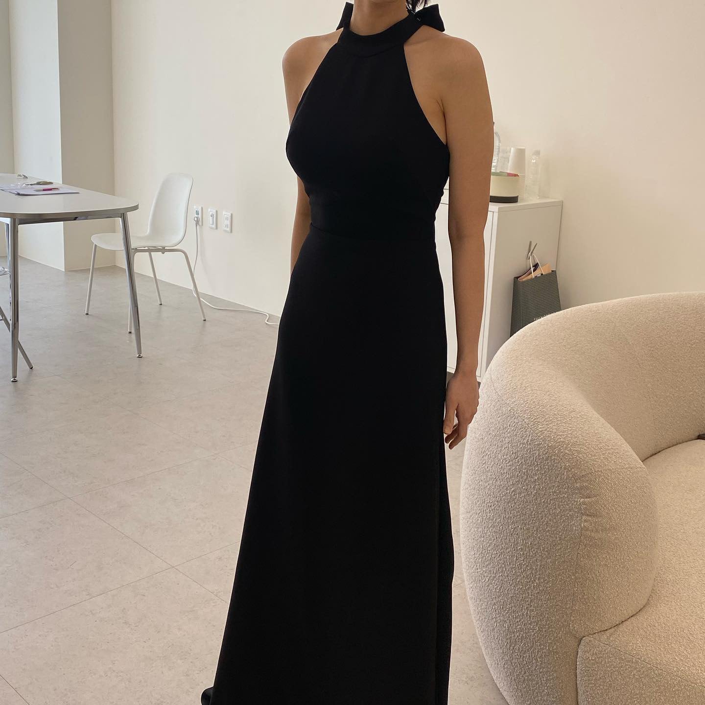 バックリボン ブラック ロングドレス 高級スリムデザイン バックリボン ブラック ロングドレス | she is (シーイズ