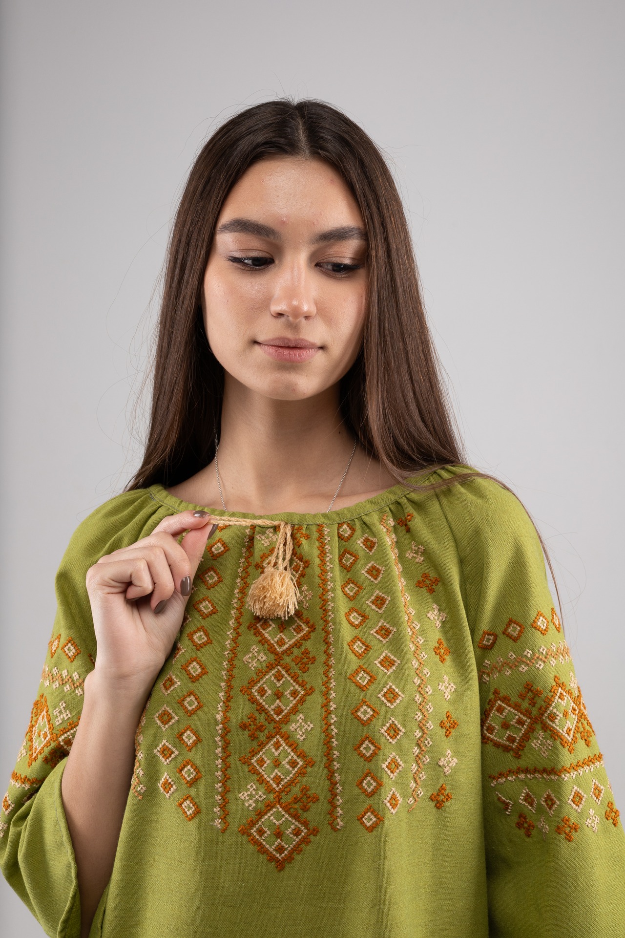 ウクライナ刺繍ヴィシヴァンカ・クラシック　七分袖　コロミヤ　手刺繍　麻　レディース・フリーサイズ - 2