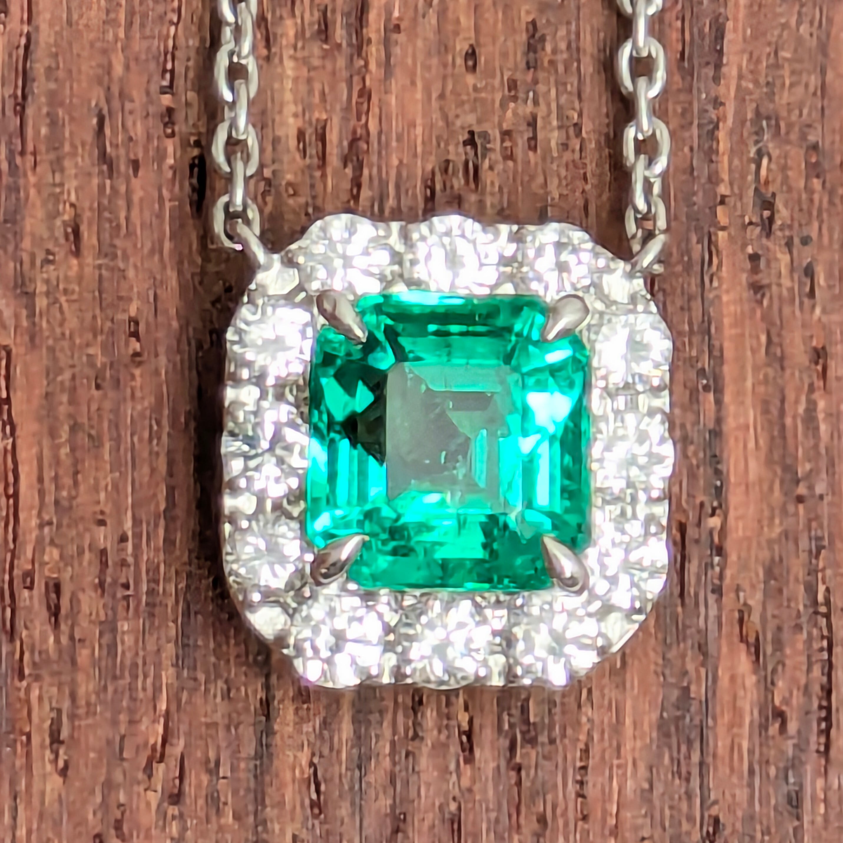 Pt900/850エメラルドネックレス コロンビア産 エメラルド 0.811ct Pt900/850エメラルドネックレス コロンビア産 エメラルド 0.811ct