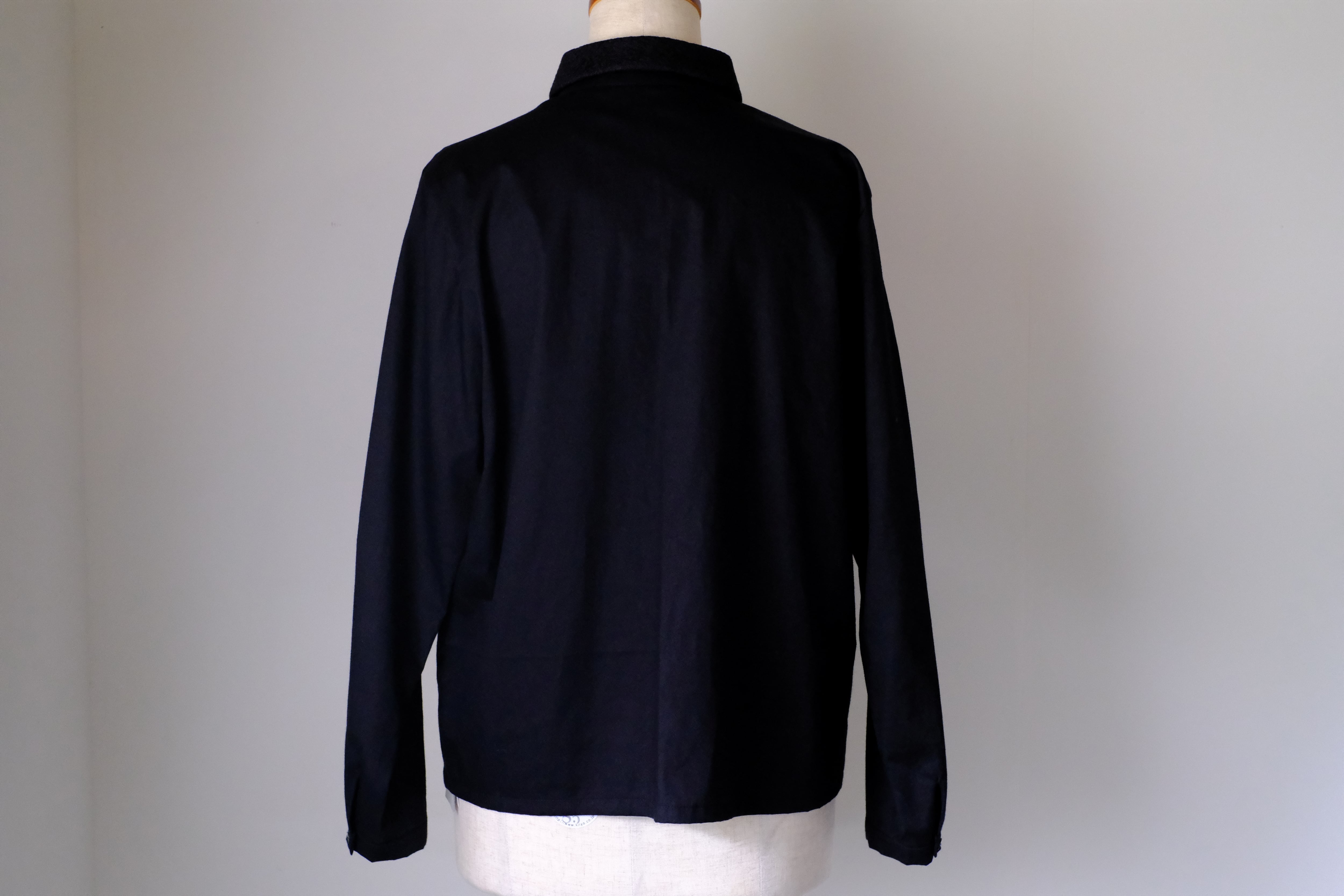 長袖スタンドカラーブラウス (黒/刺繍無)