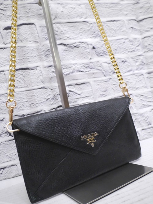 美品◆ PRADA プラダ SAFFIANOサフィアーノレザー クロスボディ エンベロープ型 ショルダー クラッチ バッグ ポーチ オーガナイザー 長財布