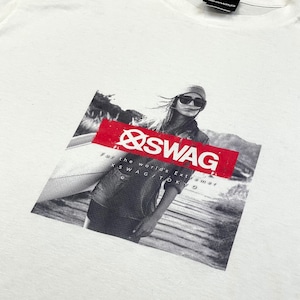 XSWAG Tシャツ　モノクロ写真BOXロゴ