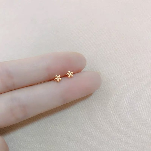 フラワーミニピアス
