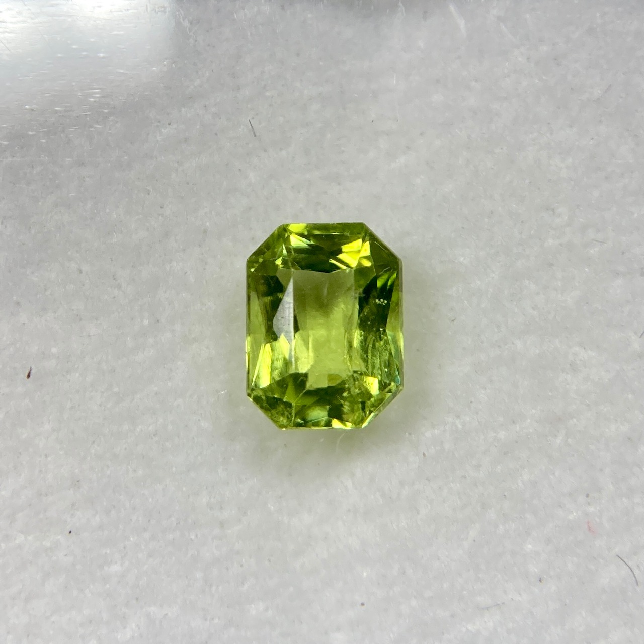 ペリドット 約0.65ct 約4.4*5.7mm H3.3mm r-0431