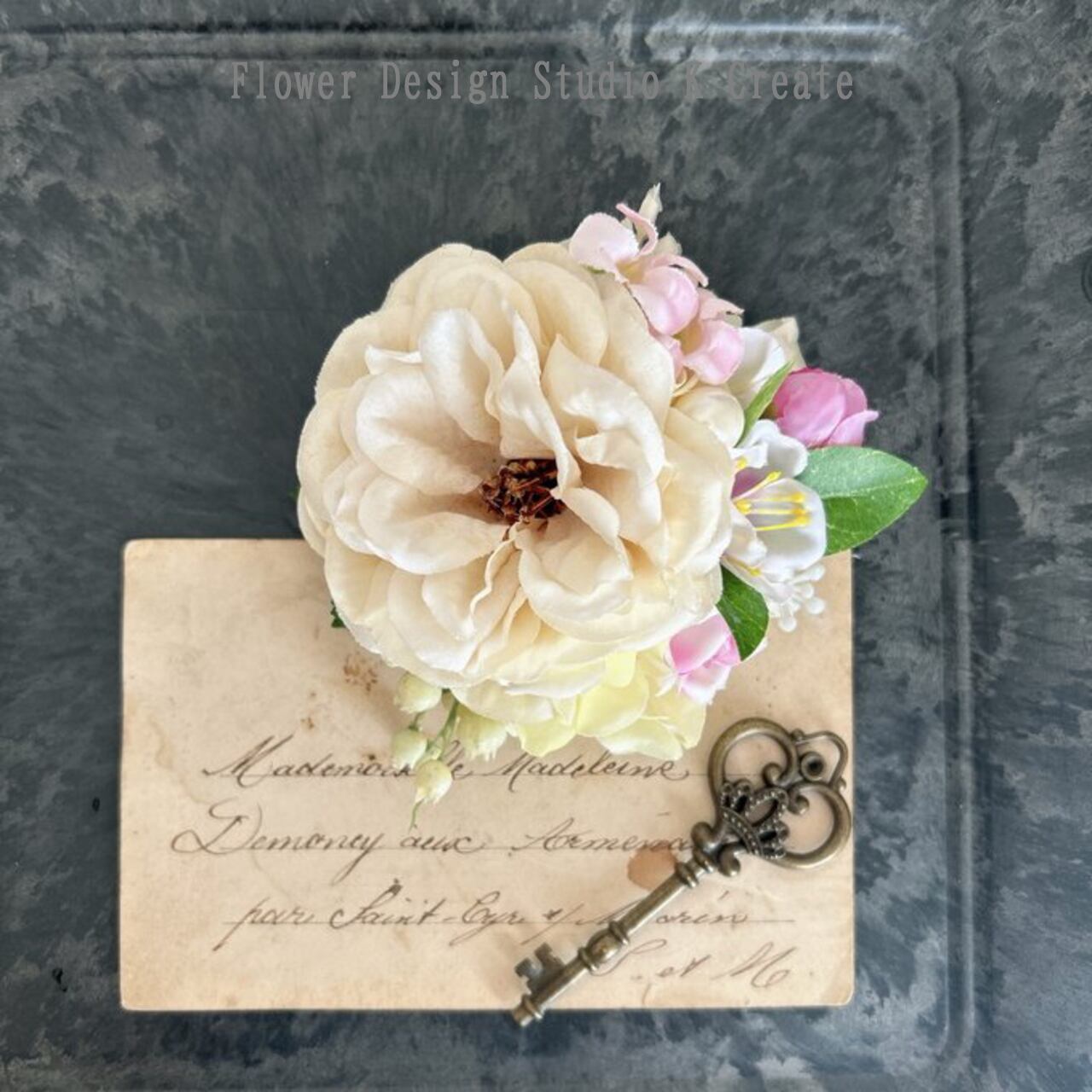 エクリュとピンクの薔薇と桜のコサージュ 卒業式 入学式 卒園式 入園式 フォーマル 謝恩会 ママコーデ コサージュ エクリュ 桜 紫陽花 箱入り