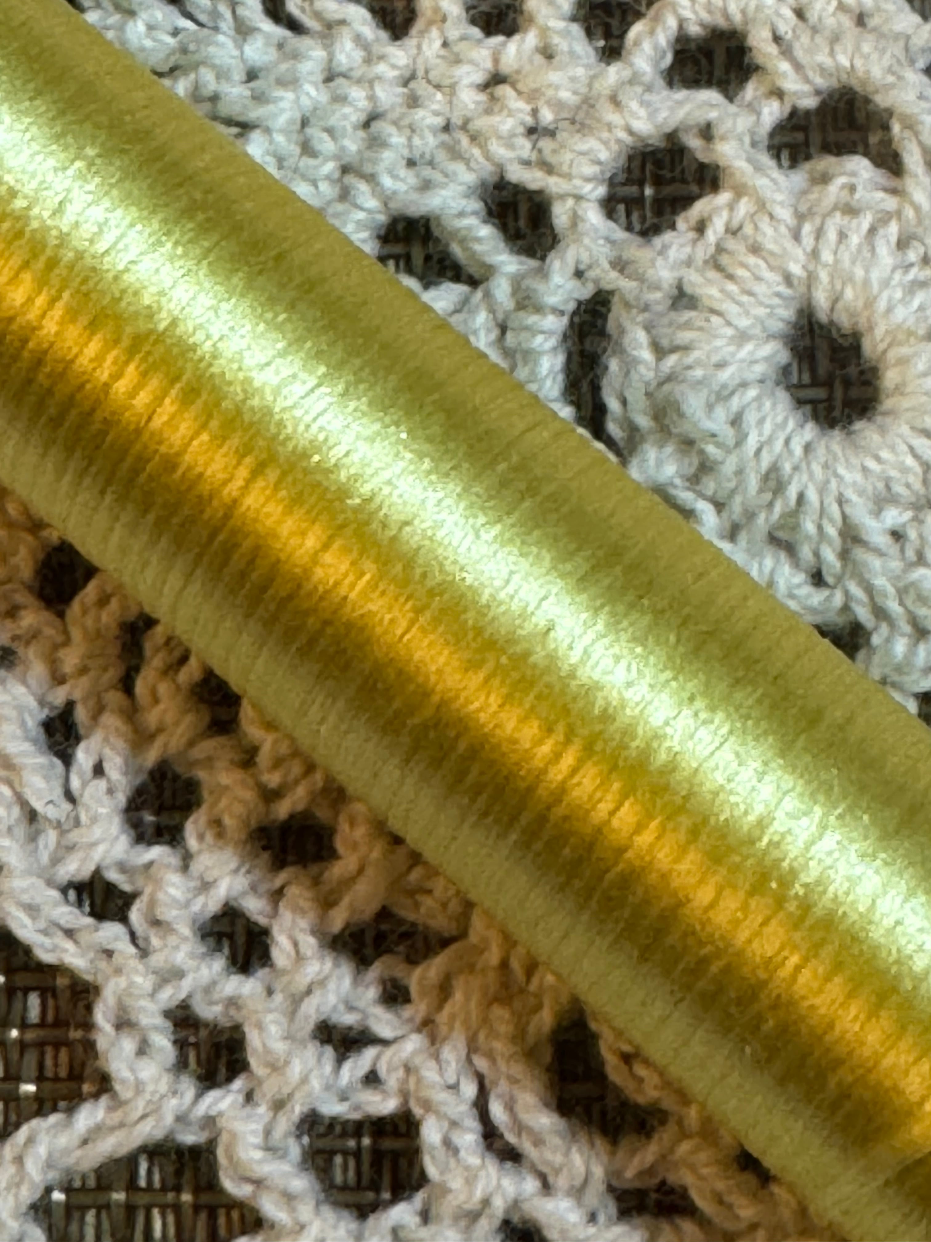 《愛応黄の色》日本刺繍 絹撚り糸1g 太さ2本1本