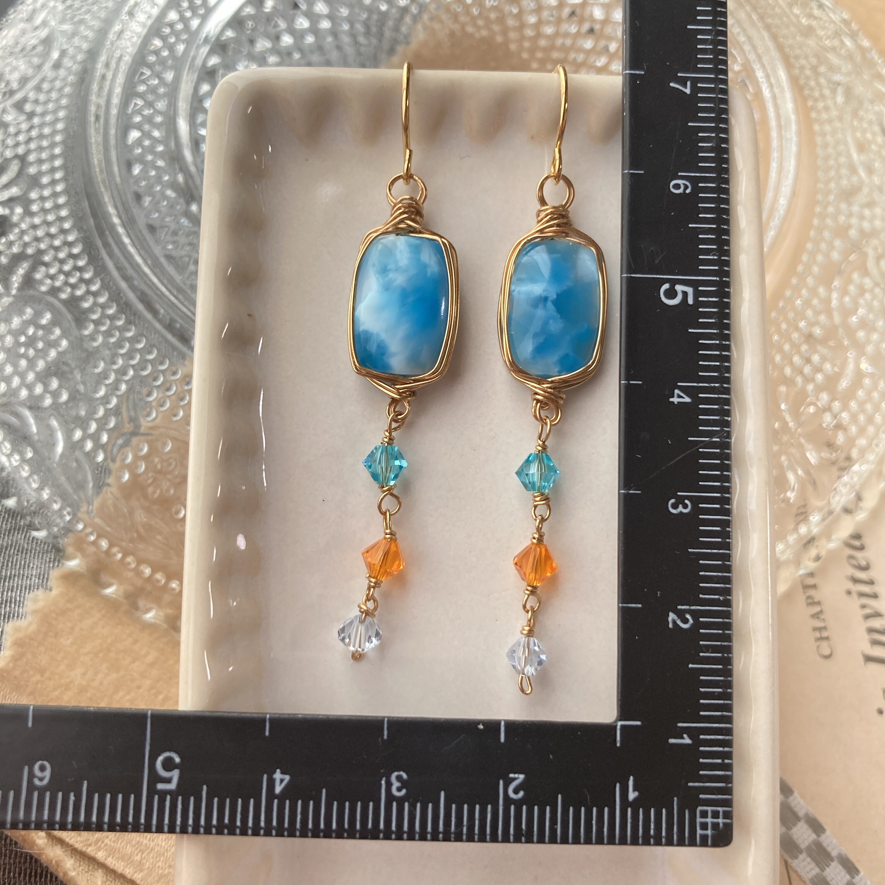 クリスタルビーズと人工石のピアス | kagisippo