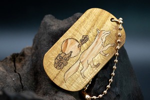 【黄金の木】 御蔵島 金桑 ドッグタグ 象嵌 十五夜きつね