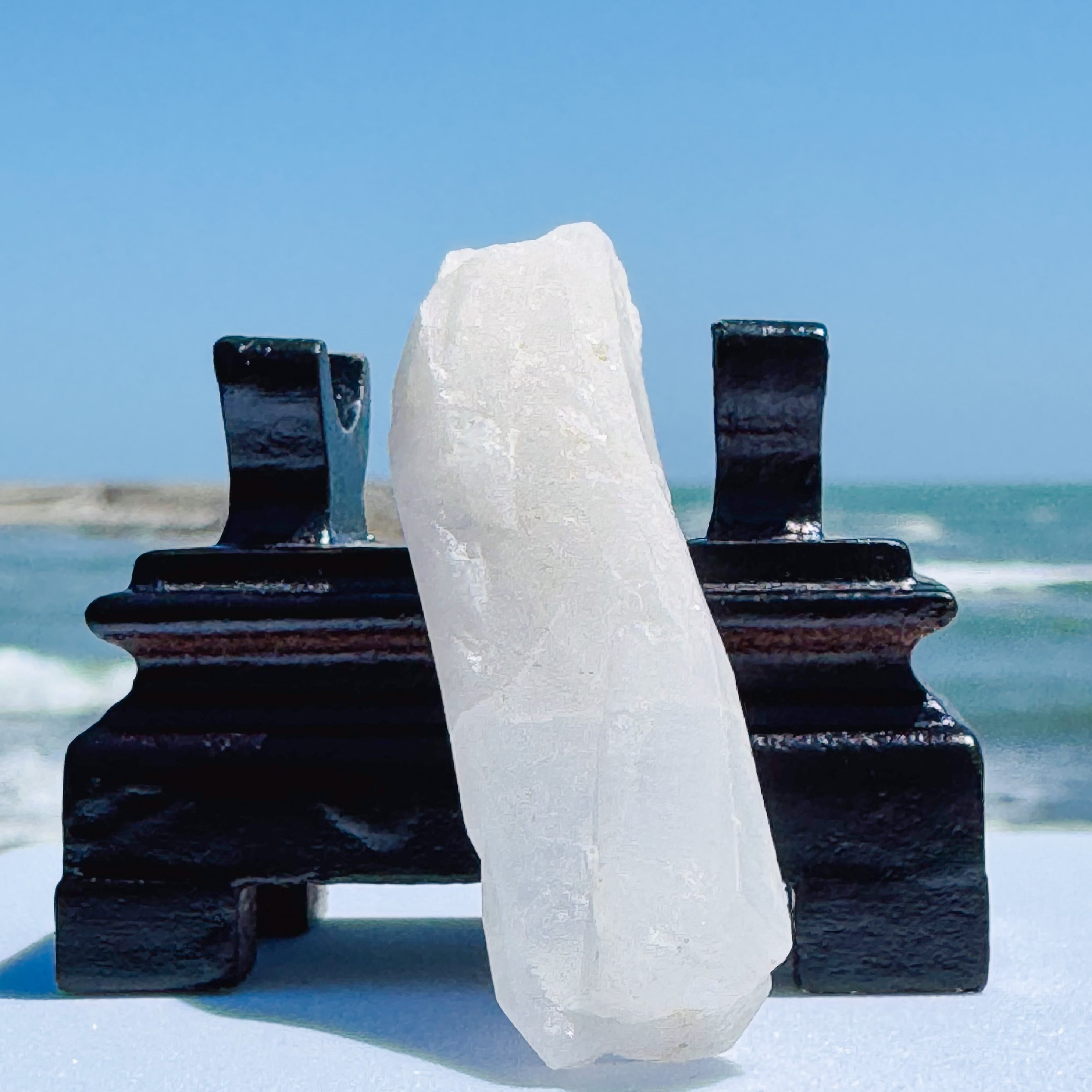 お値下げ!!即買いOK!  水晶原石 置き台付 a38792-1_700.jpg