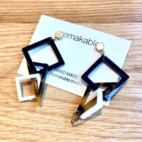 べっ甲トライカラーパズルピアス