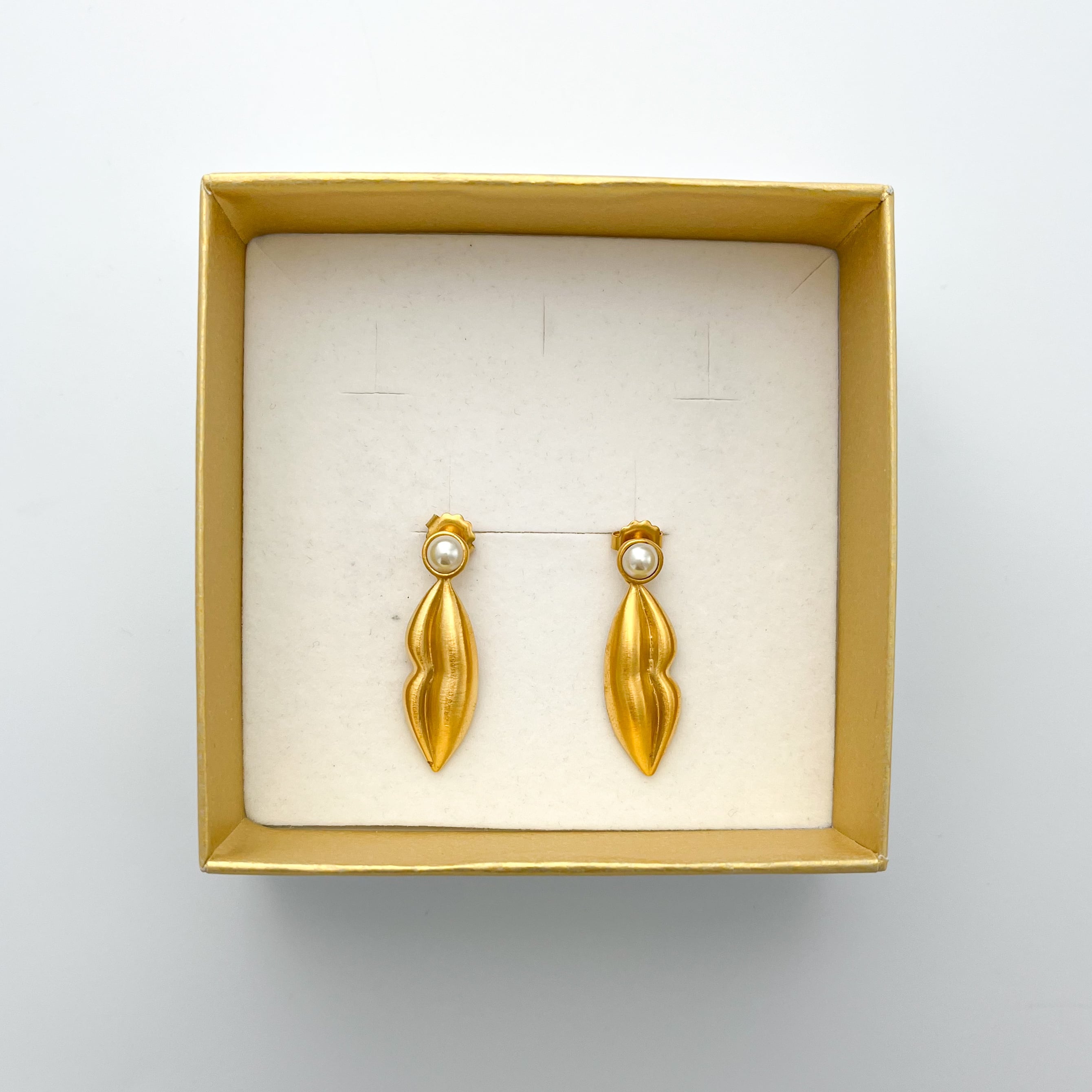 ダリ ピアス メイ・ウエストの唇 ゴールド | hmm, by 東京都美術館