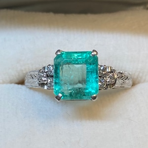 大きなエメラルド　日本の昭和レトロなヴィンテージリングJapanese vintage ring 和彫りアーム