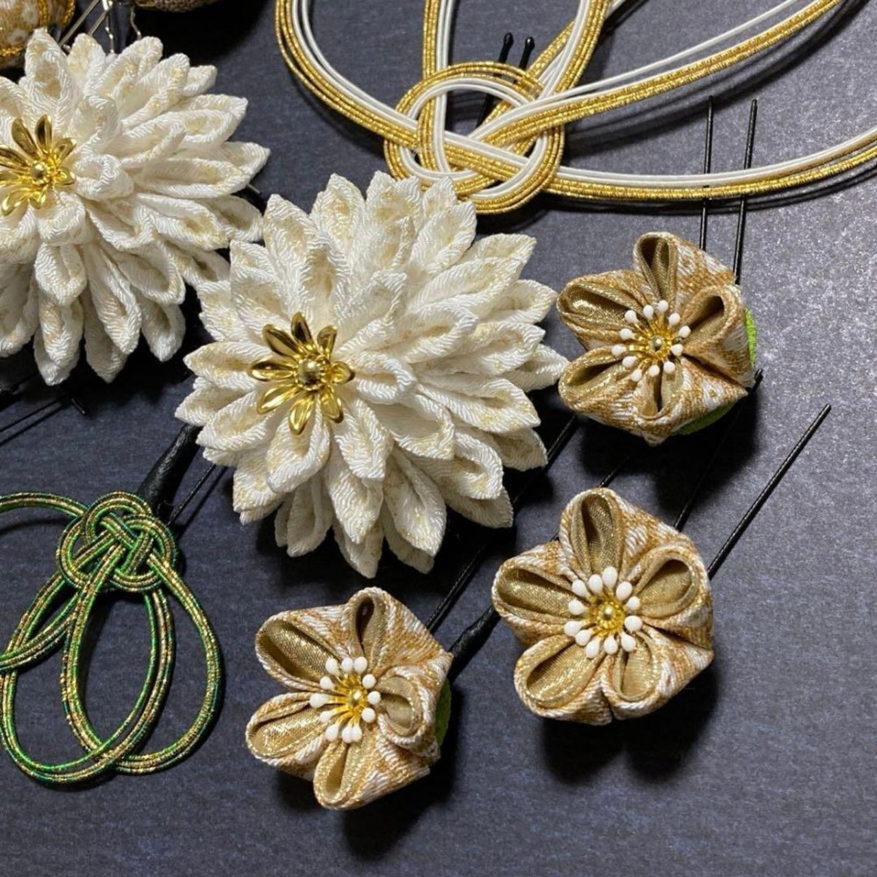 慶結華 ― 瑞｜白金×水引が気品を添えるつまみ細工髪飾り 成人式・卒業式・結婚式に（S022）・画像3