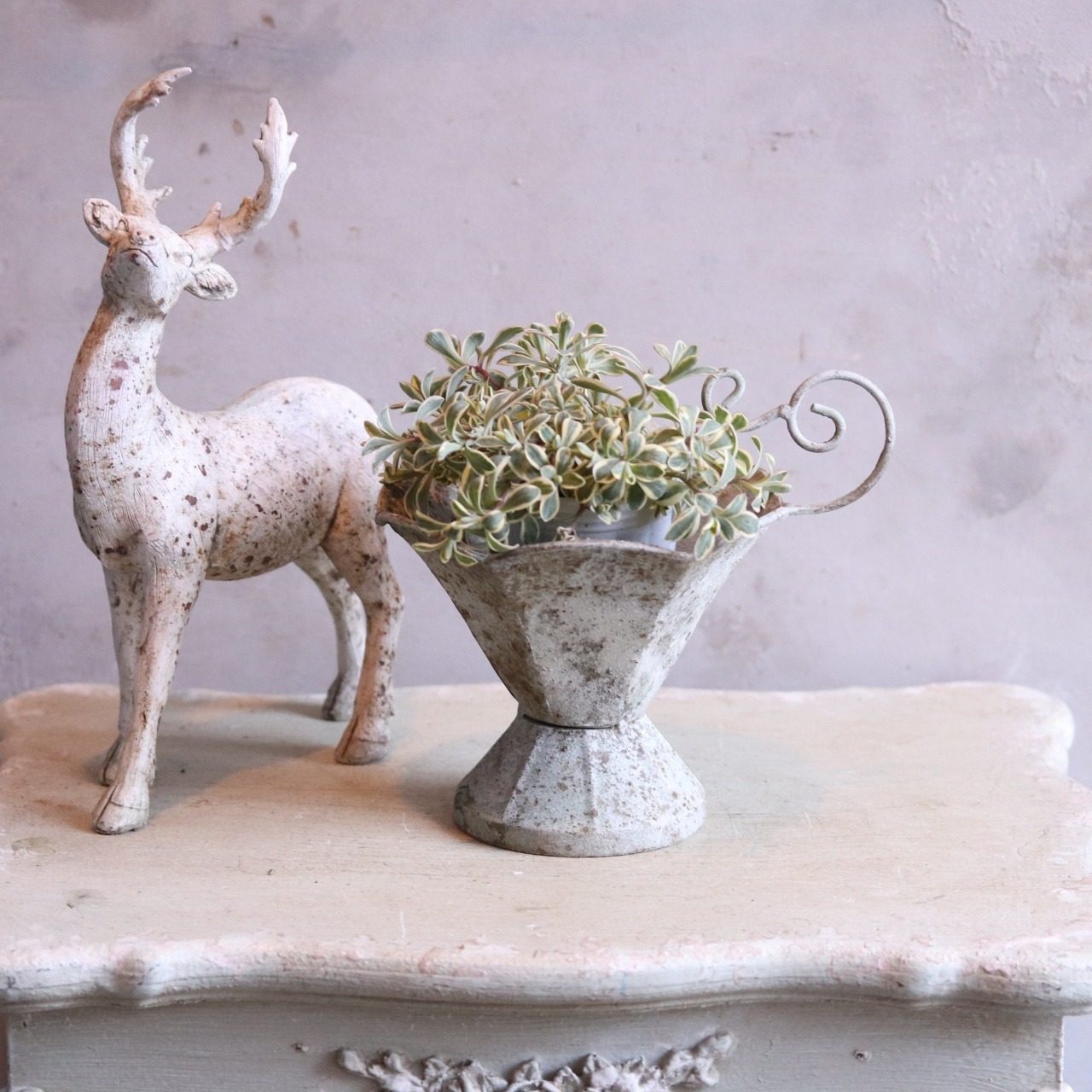 mondimanche 植木鉢　アンティクカップMW  UF614｜シャビーシック　１ポットを植えてカワイイ　脚付き　飾りやすいサイズ感