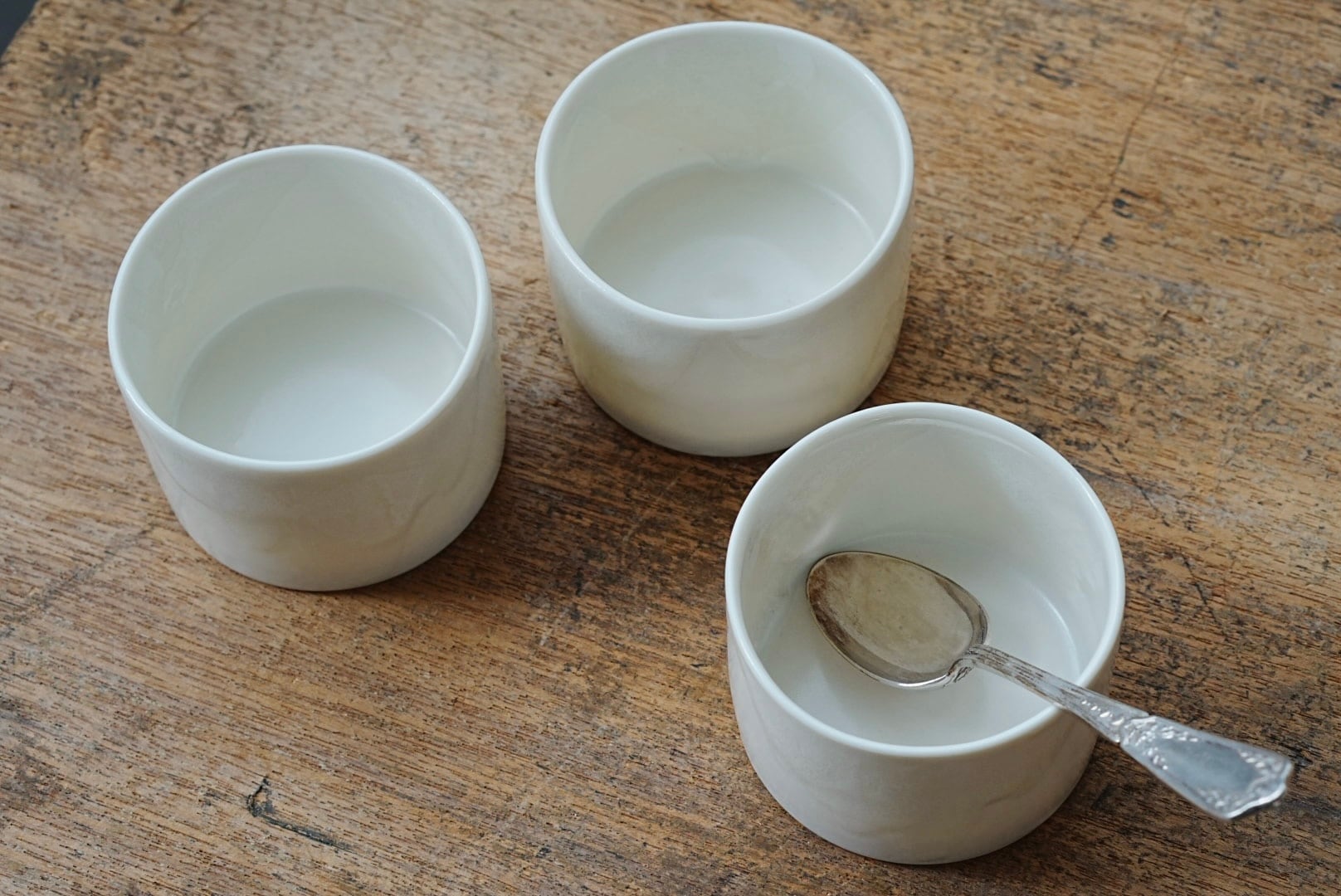 イワオトナリテ フリーカップ(ショート)掛け流し白