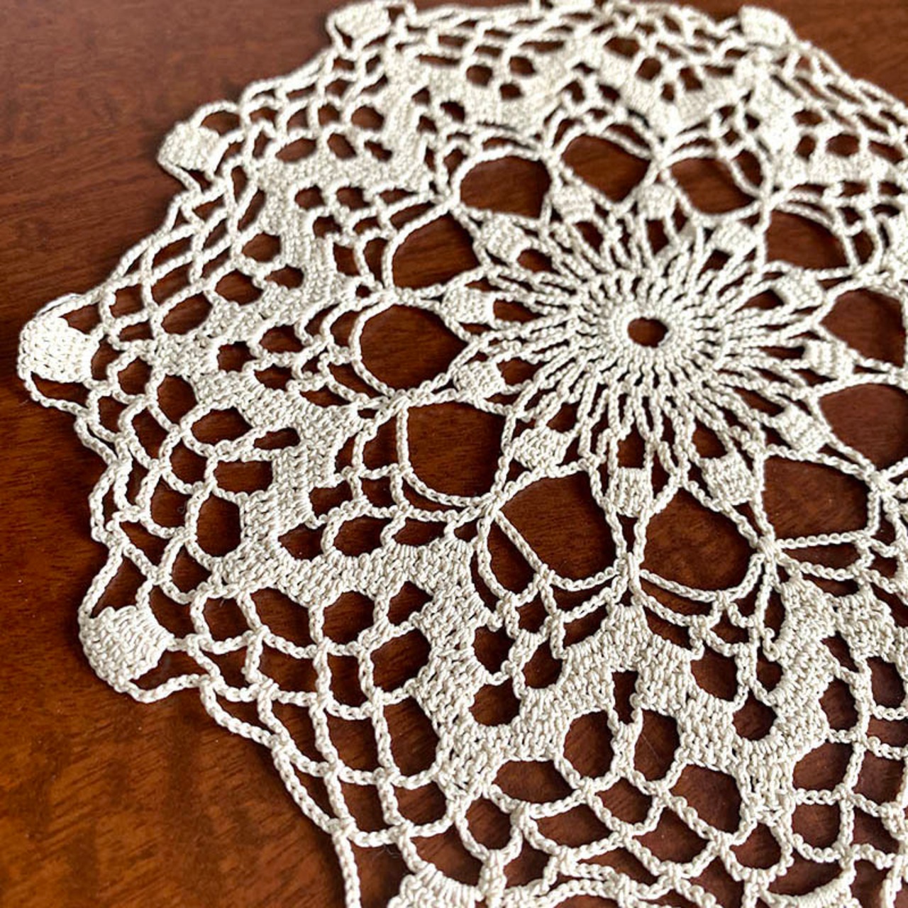 ドイリー　丸型　敷物　生成色　手編み 12clca37-3