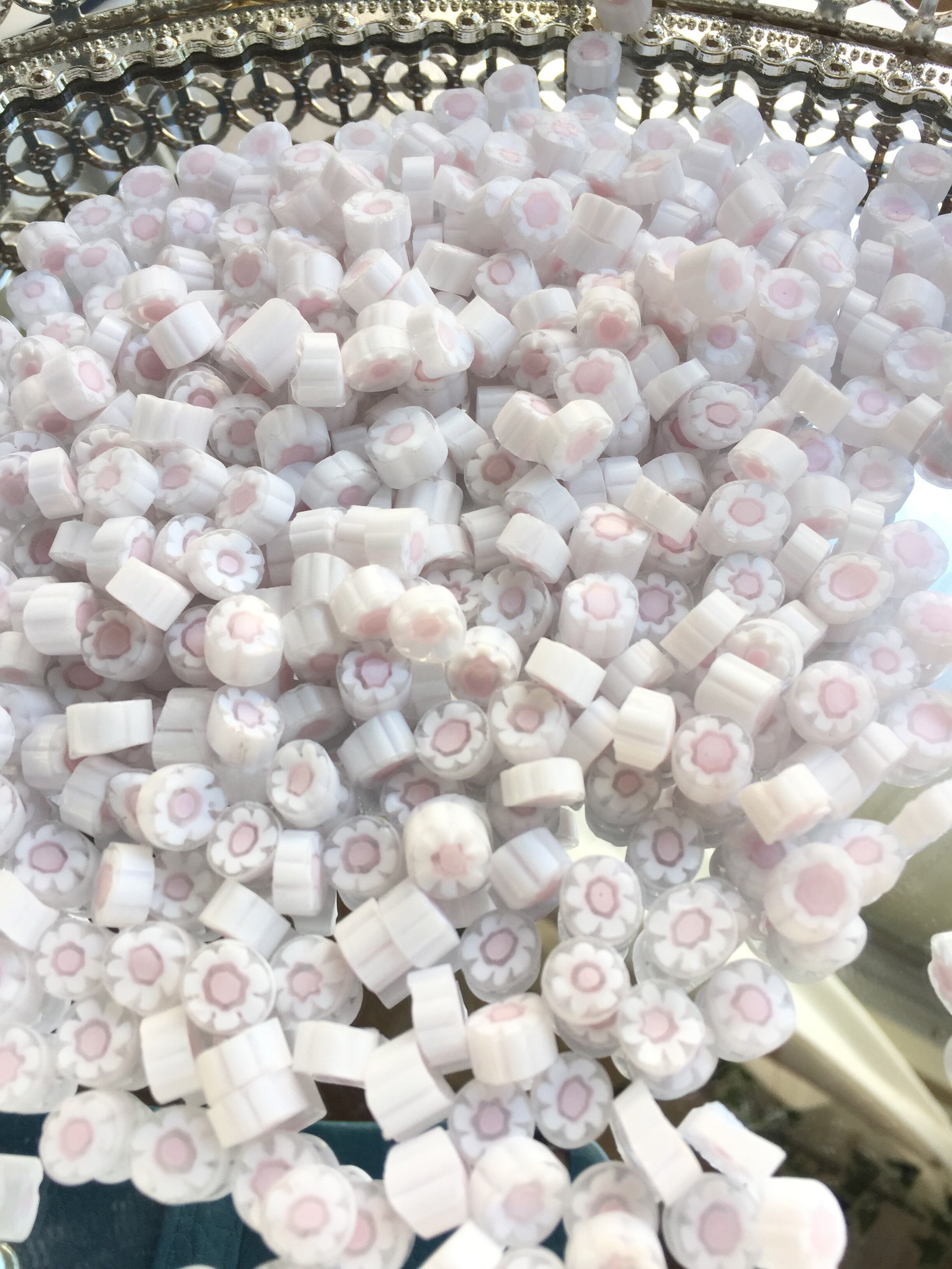 ミルフィオリ White & Pink Flower  7〜8㎜ 25ｇ
