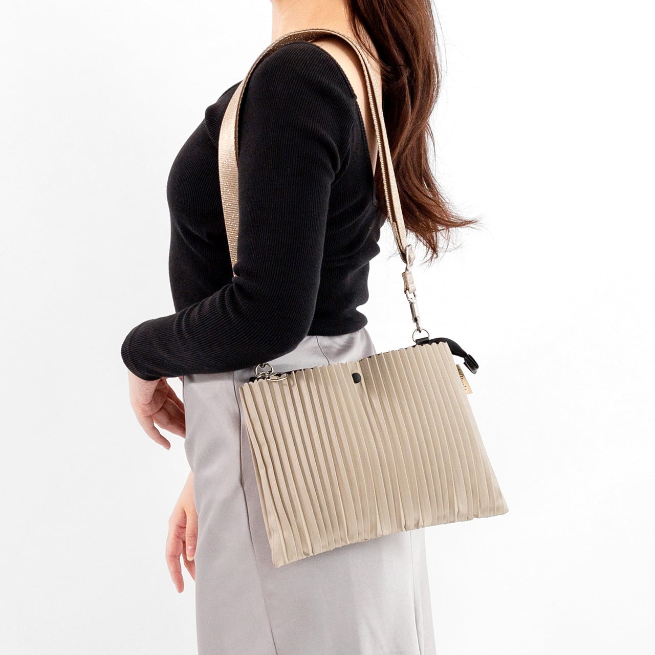 スタイリッシュプリーツシャインショルダーバッグ(DGO-908)#561サンドベージュ