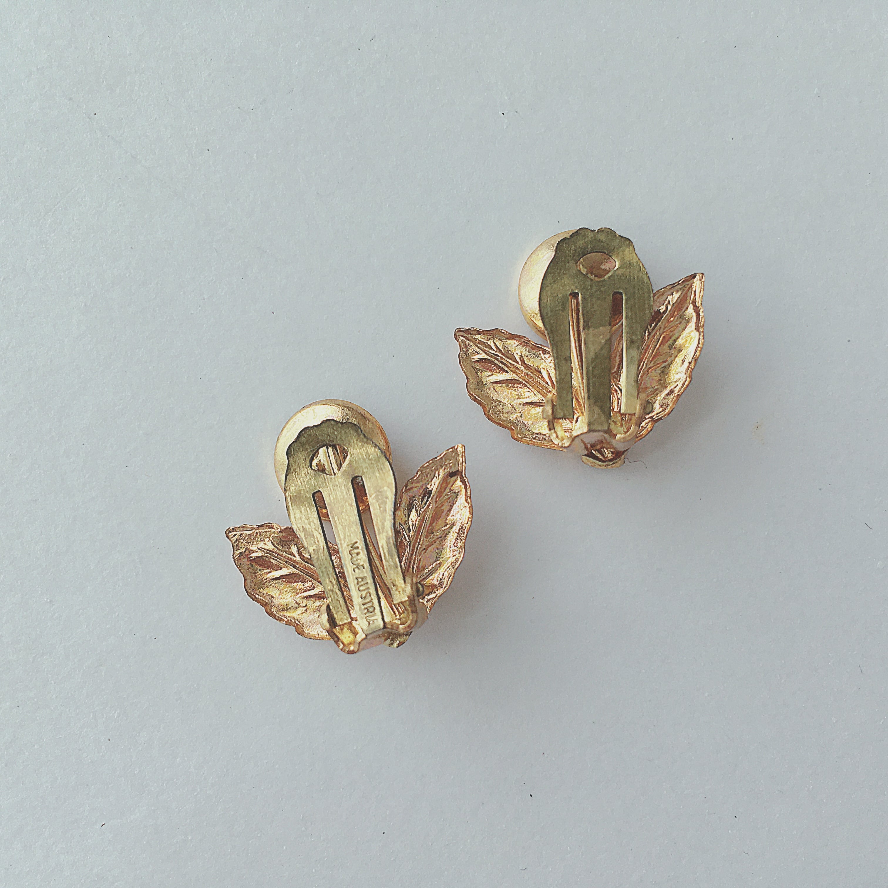 Vintage 50s - 60s Austria gold tone amber rhinestone flower earrings ヴィンテージ　 50年代　60年代　オーストリア製　ゴールドトーン　アンバー　ラインストーン　フラワー　花　イヤリング　b652