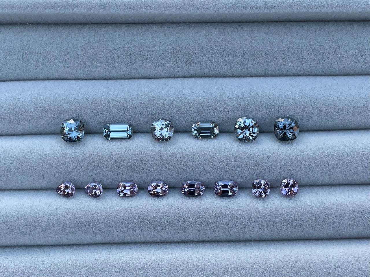 26-2. ラベンダースピネル 4.5x4.5mm, 0.49ct - スリランカ産