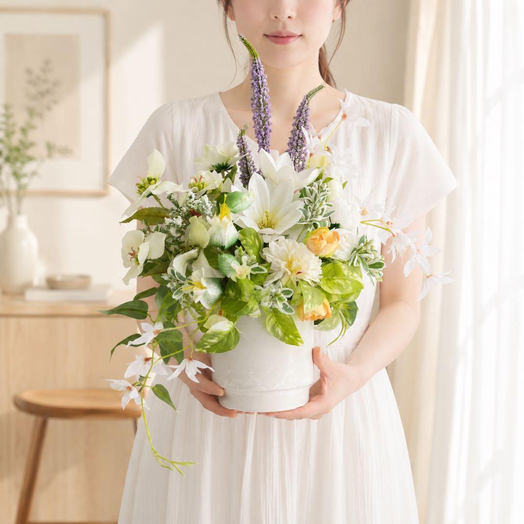 初夏の風を感じる白木蓮とグリーンの爽やかアレンジ アーティ
