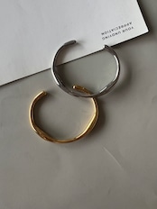ミニマルカーブバングル
