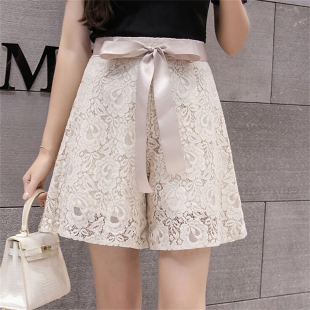 【送料無料】 ショートパンツ 2色 フレア Aライン リボン レース シースルー 透け感 薄手生地 かわいい 大人可愛い 大人女子 綺麗 シンプル カジュアル 大人 上品 おしゃれ お洒落 こなれ感 ラフ エレガント コンサバ 着痩せ レディライク 花柄 春 夏 30代 40代 レディース 女性用 デート お出かけ お呼ばれ 結婚式 二次会 演奏会 パーティー 着回し 普段使い ファッション 体型カバー 定番 デイリーユース オーバーシルエット 垢抜け 動きやすい ホワイト ブラック モノトーン