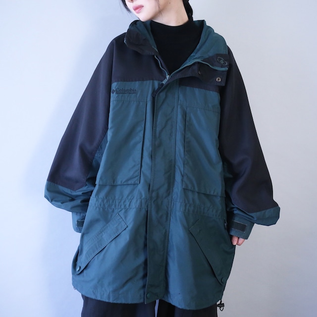 "Columbia" black × green good bi-color over silhouette mountain jacket