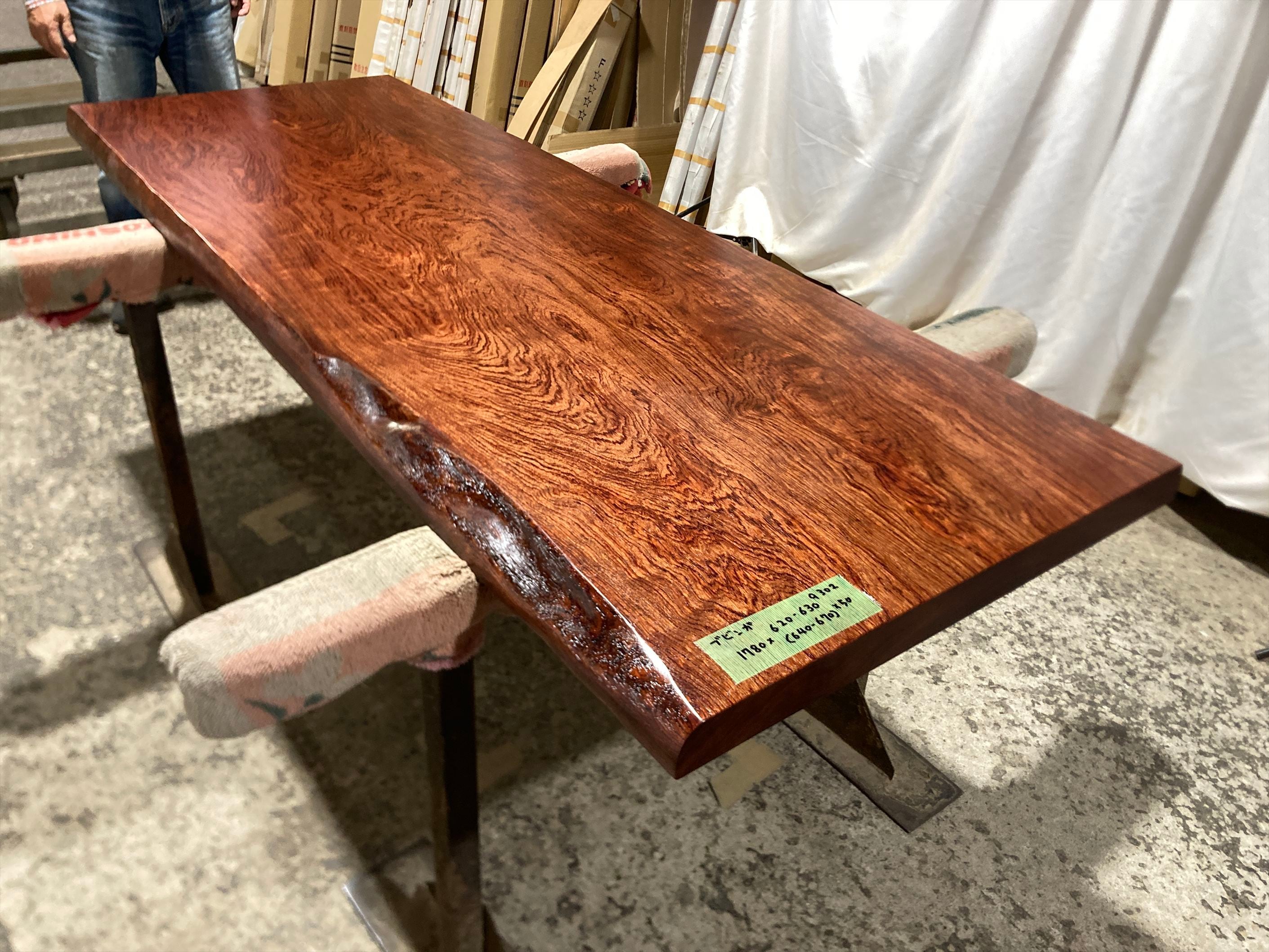 ローテーブル | 銘木無垢材一枚板の来宝綜合銘木工業株式会社