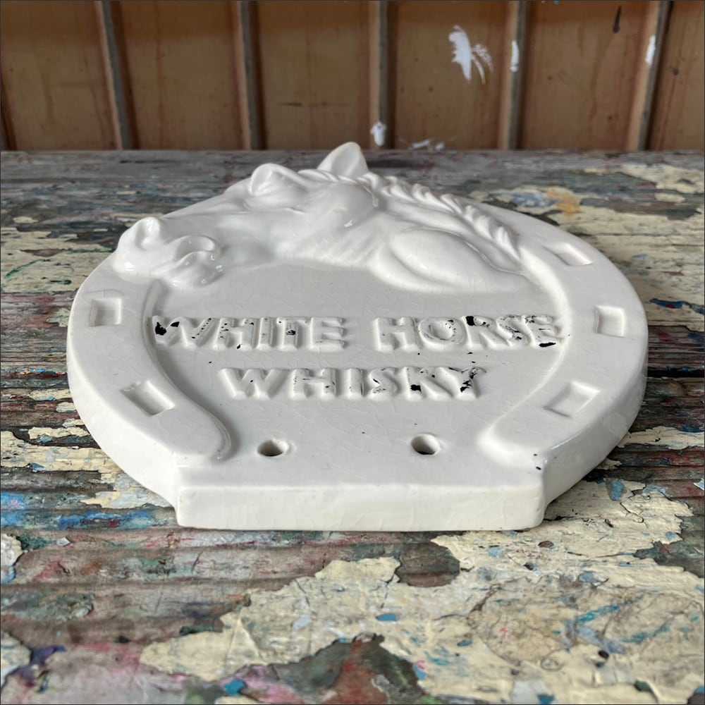 ヴィンテージ WHITE HORSE ウイスキー ノベルティ 陶器製 壁掛け