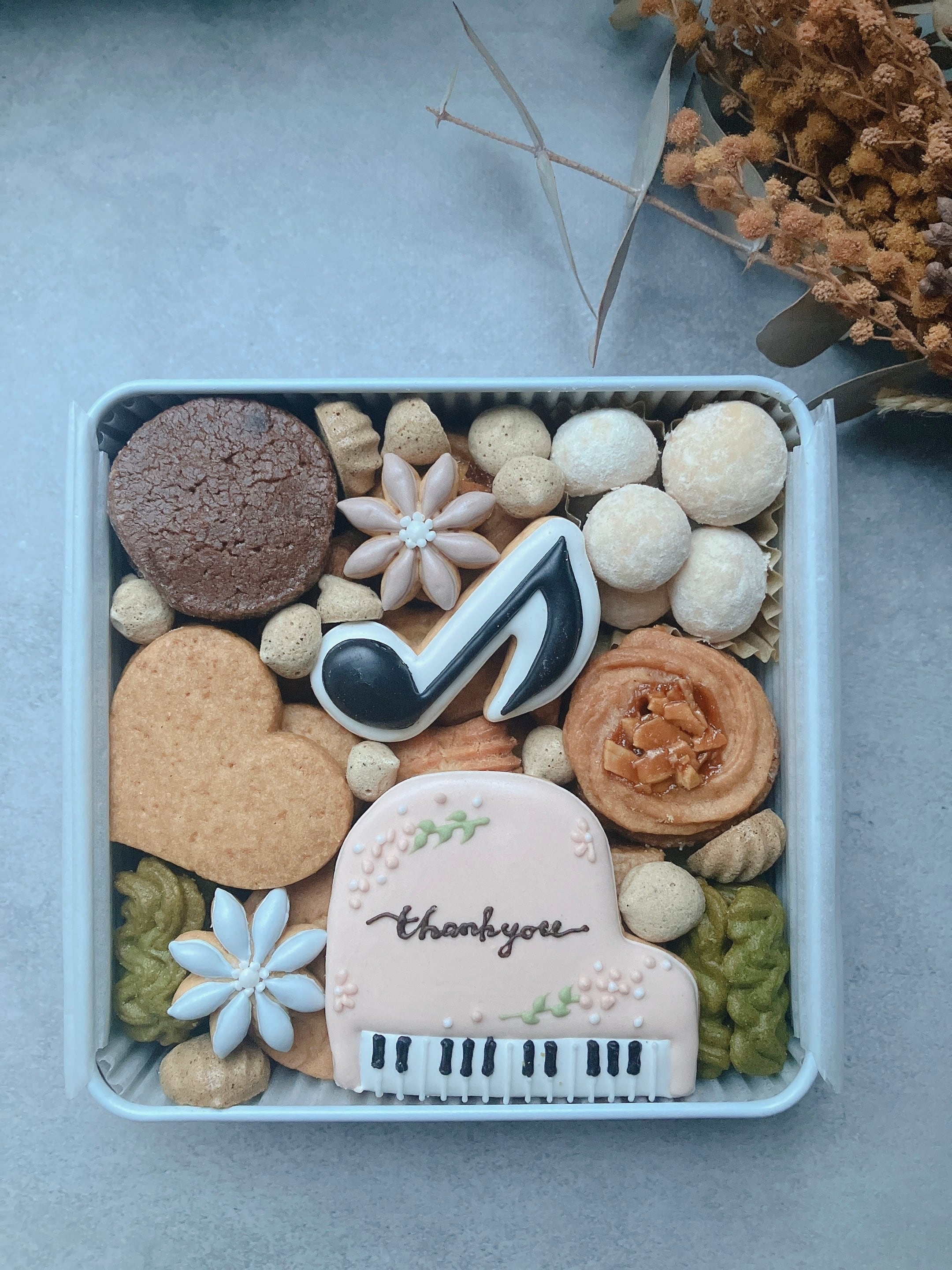 天然色素【ピアノ♪メッセージ入り】クッキー缶 | icing cookies JUMOKU