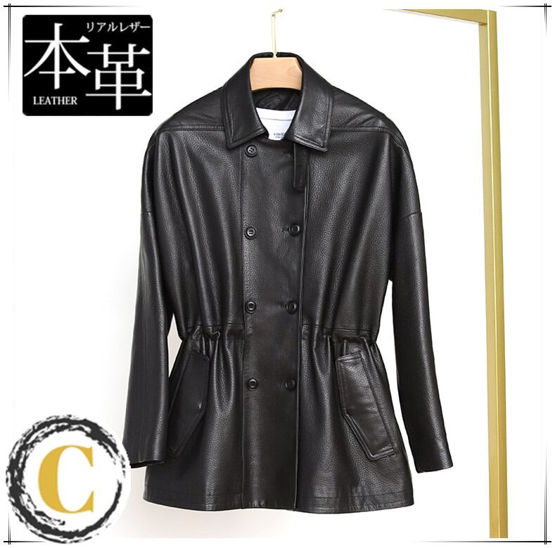 黒のレザーボタンコート