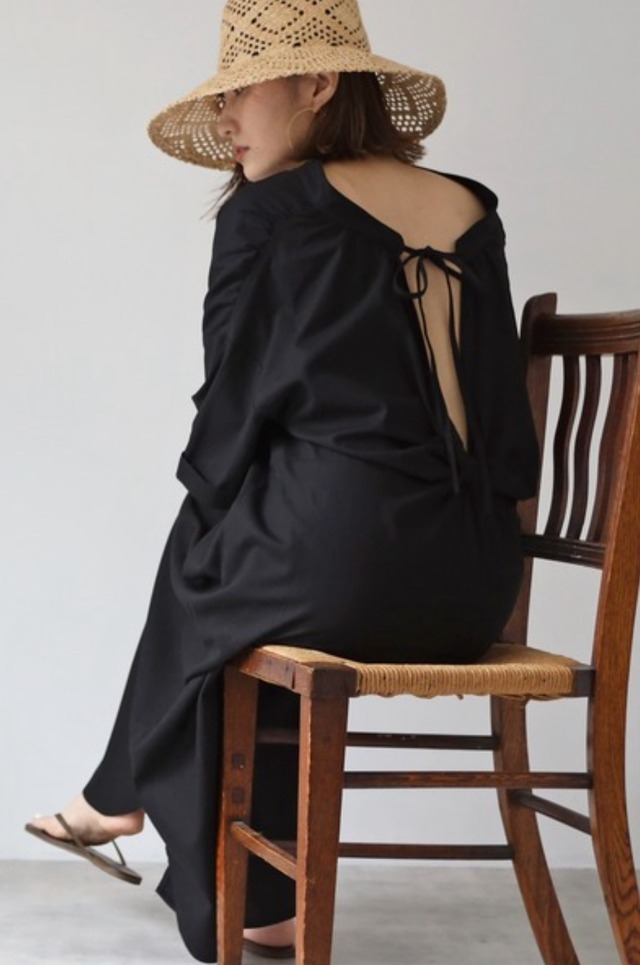 マキシ丈ロングバックデザインワンピ