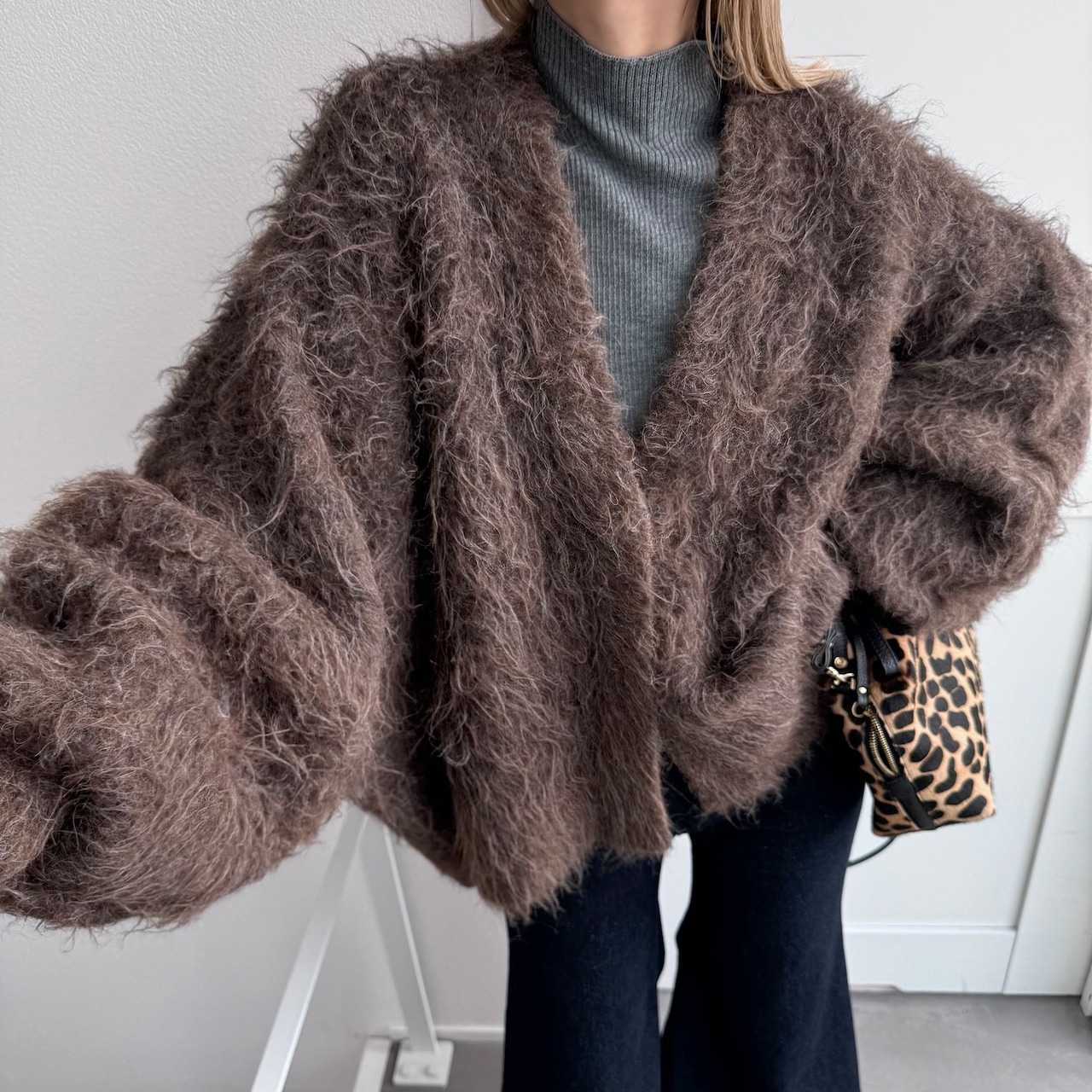 MOKE MOKE shaggy over knit CD/brown