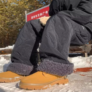 【送料無料】 4色 パンツ ボトム ロング マキシ 厚手生地 防寒 ふわふわ もこもこ かわいい 大人可愛い 大人女子 綺麗 シンプル カジュアル 大人 おしゃれ お洒落 こなれ感 ラフ コンサバ レディライク 冬 10代 20代 30代 40代 レディース 女性用 ママ 着回し 普段使い ファッション キルティング お出かけ スポーツ ジョギング ウォーキング コーデ スタイル 楽ちん あったか 暖かい 体型カバー 定番 デイリーユース オーバーシルエット 動きやすい