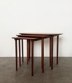 Nesting table / TB109
