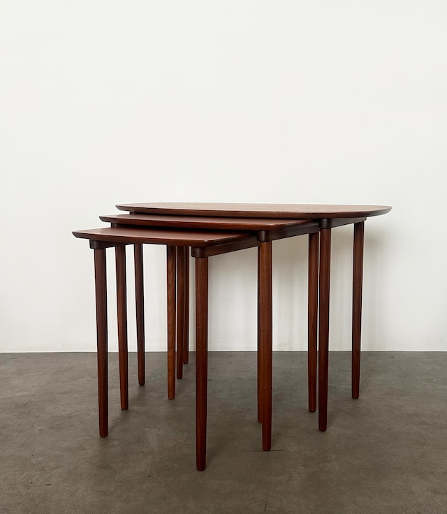 Nesting table / TB109