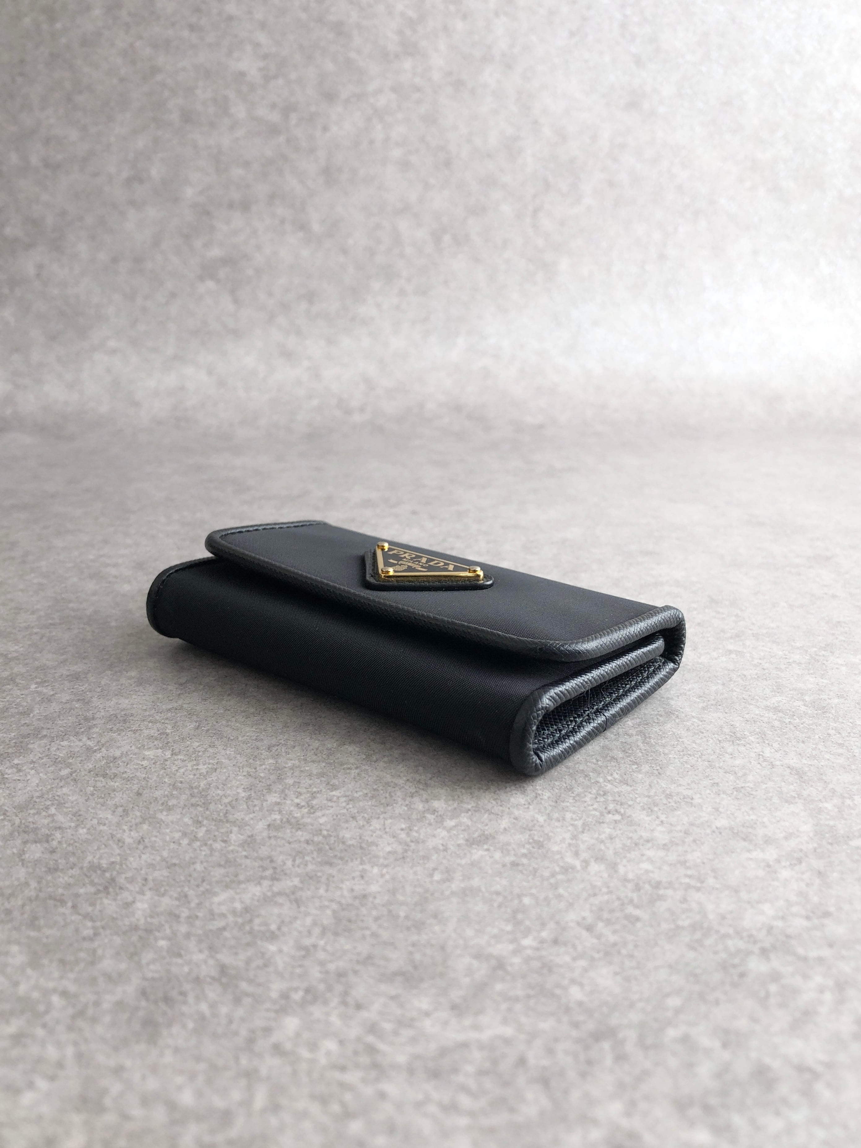 PRADA プラダ キーケース ブラック トライアングルロゴ レザー 6連