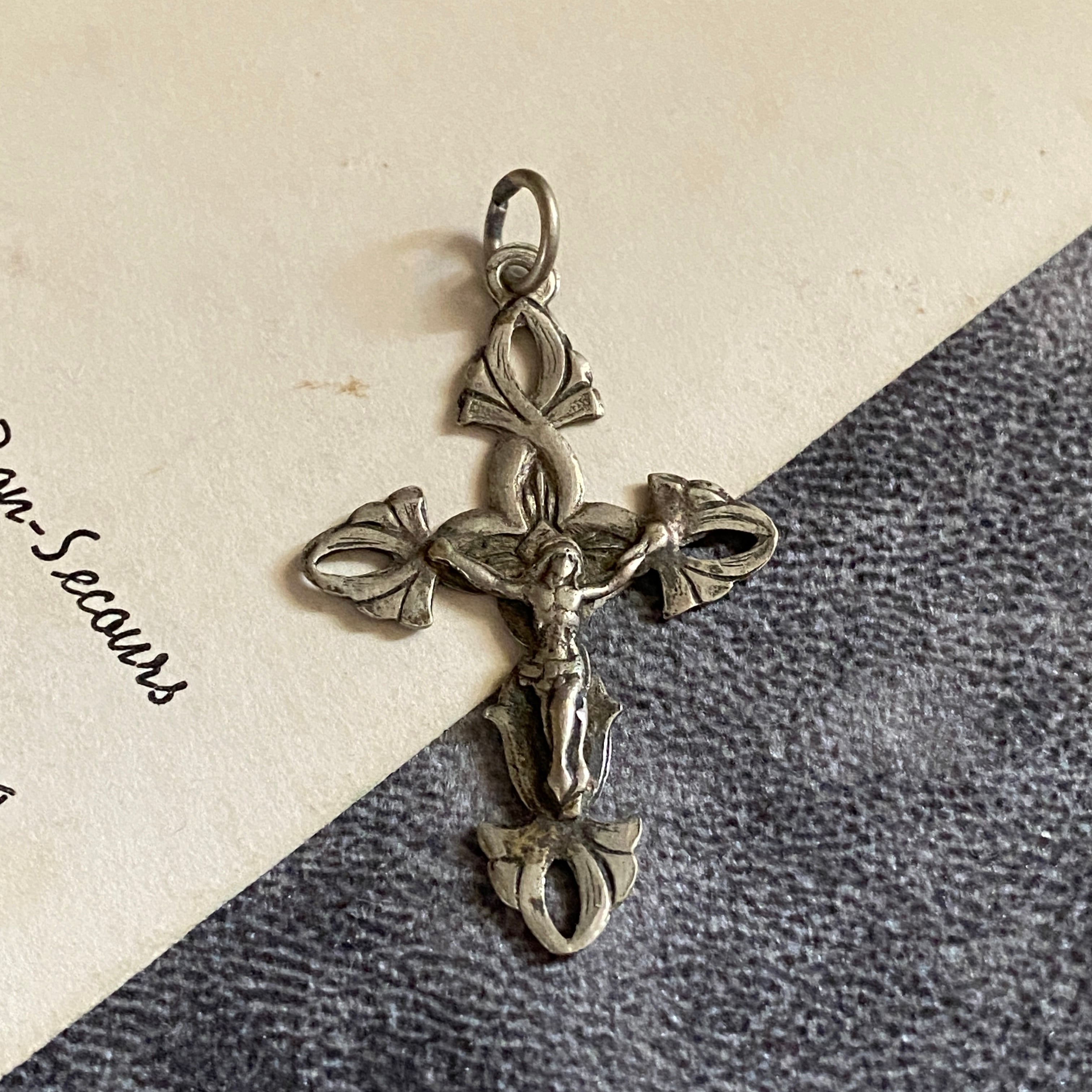 希少✴︎透かし細工フルールドリスの磔刑クロス | Antique medaille Mary