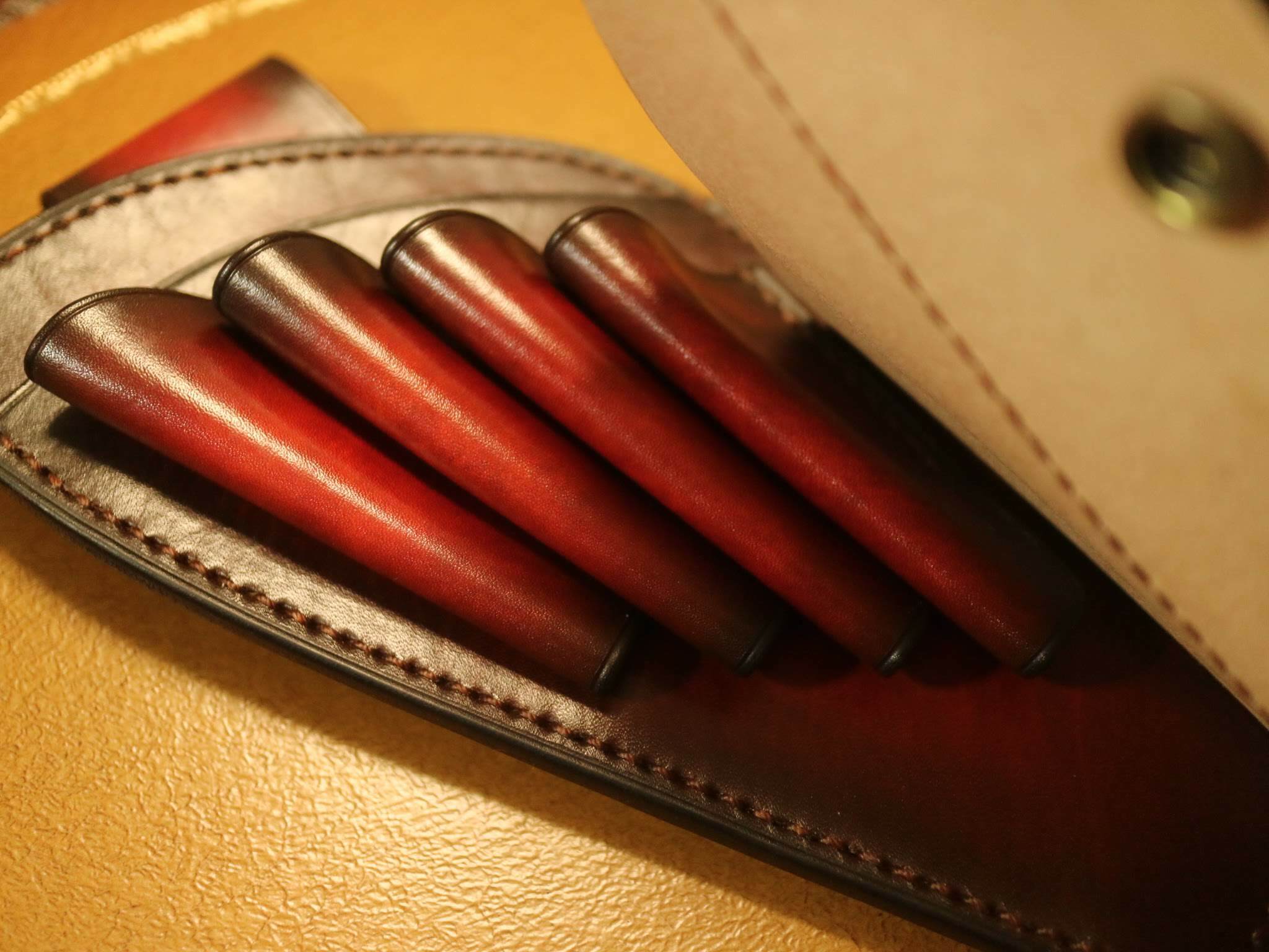 手染めレッドブラウン、ハラコジラフのシザーケース 手染めレッドブラウン、ハラコジラフのシザーケース - メルカリ