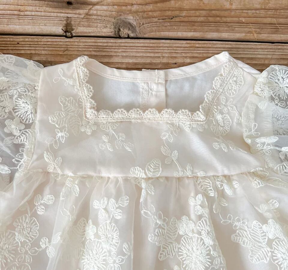 レースロンパース……..海外子供服 ベビー 女の子 ホワイト ナチュラル プチプラ